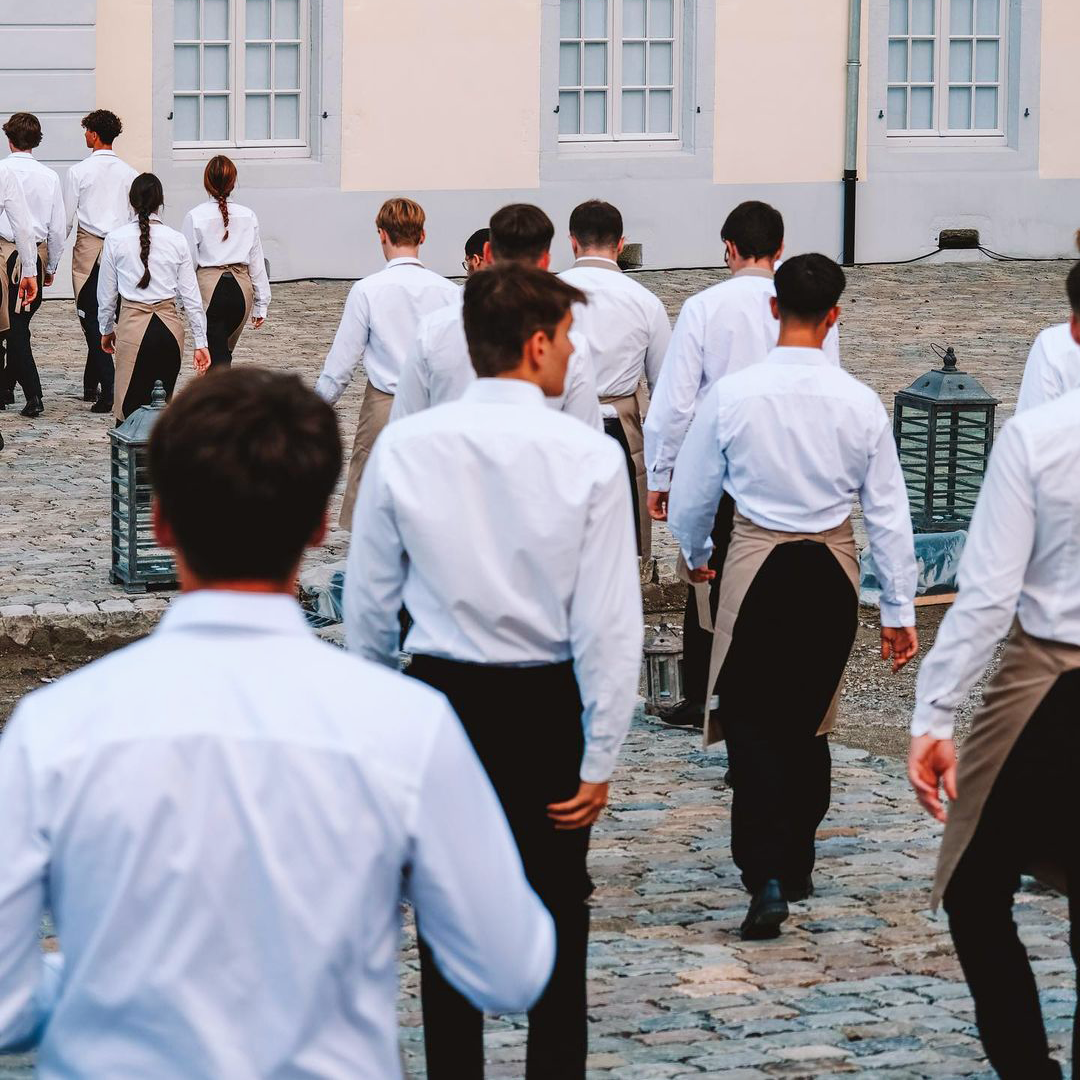 Xtra Via Refined Service Waiters